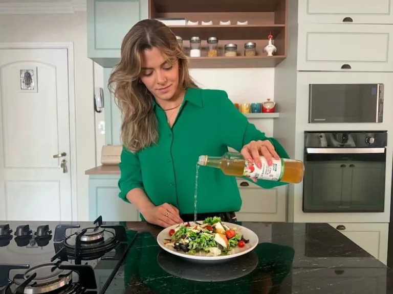 Vinagre natural de maçã é auxiliar da saúde nos dias quentes da Primavera