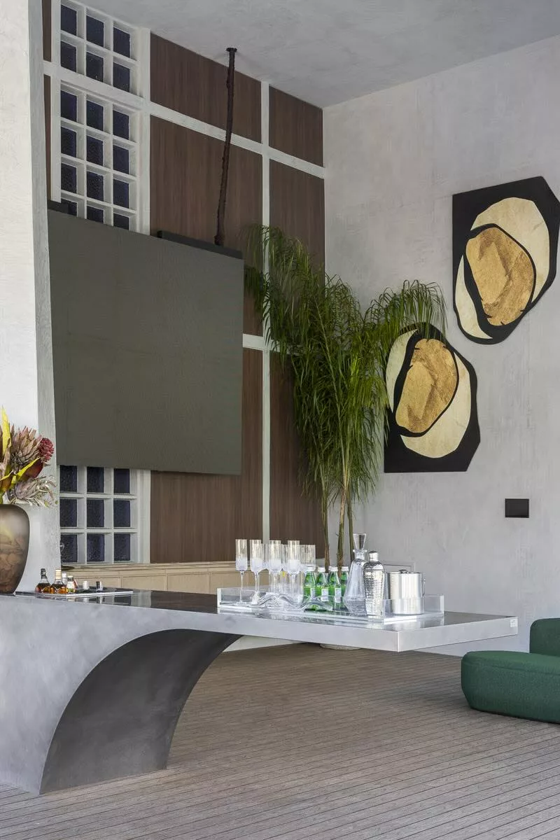 O espaço Entre Encontros por Necta estabelece conexões através de uma atmosfera minimalista, apresentando uma combinação rústica e simples - crédito: Keniche