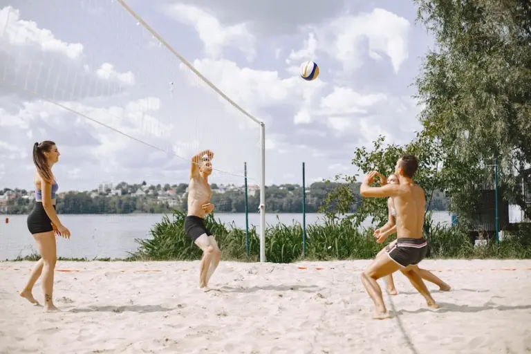 6 benefícios do beach tennis