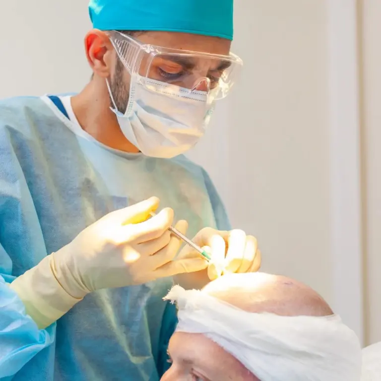 Casos recentes reforçam a importância de escolher clínicas seguras para realizar transplantes capilares