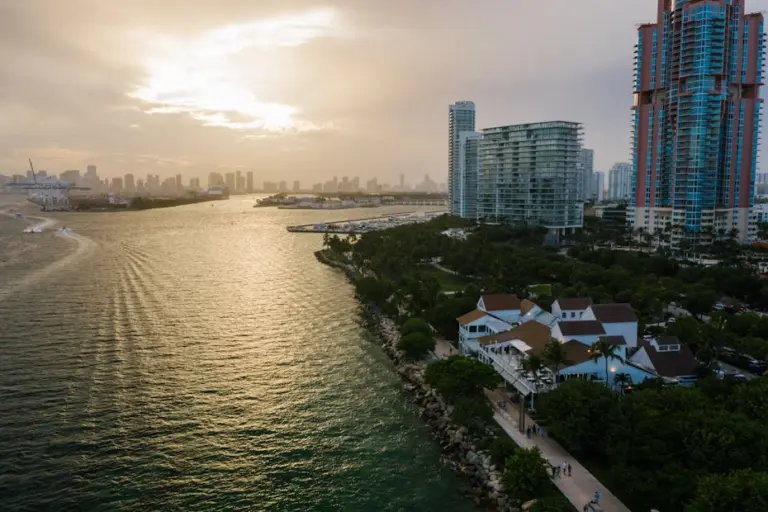 Mercado imobiliário da Flórida entra em 2025 mantendo status de chamariz para investidores de diversos países – inclusive o Brasil