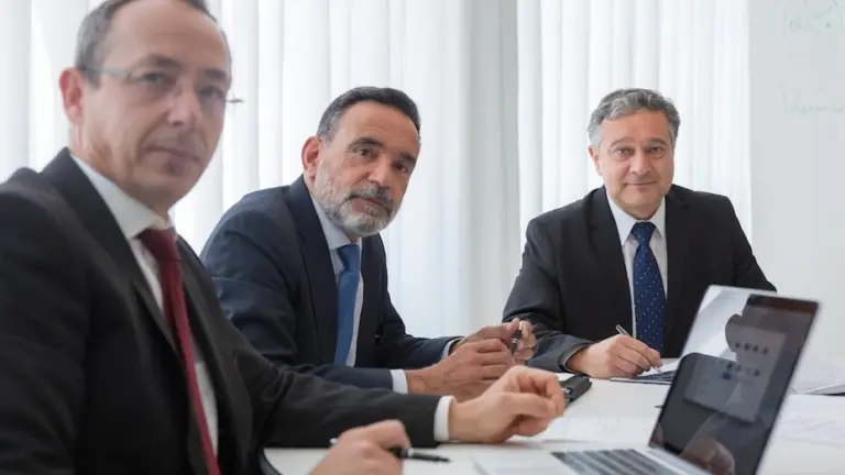 Dissolução irregular de empresas: nova regulamentação amplia responsabilização de sócios e administradores