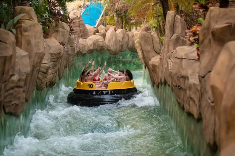 Feriadões 2025 oferecem quatro ótimas oportunidades de viagem para um dos destinos mais divertidos do Brasil