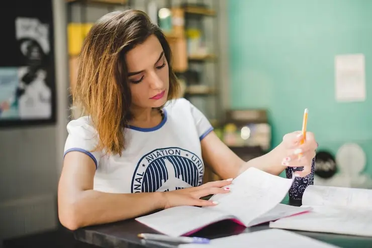 Não lembra do que estudou? Jovem que passou em vários concursos dá dica de memorização para provas