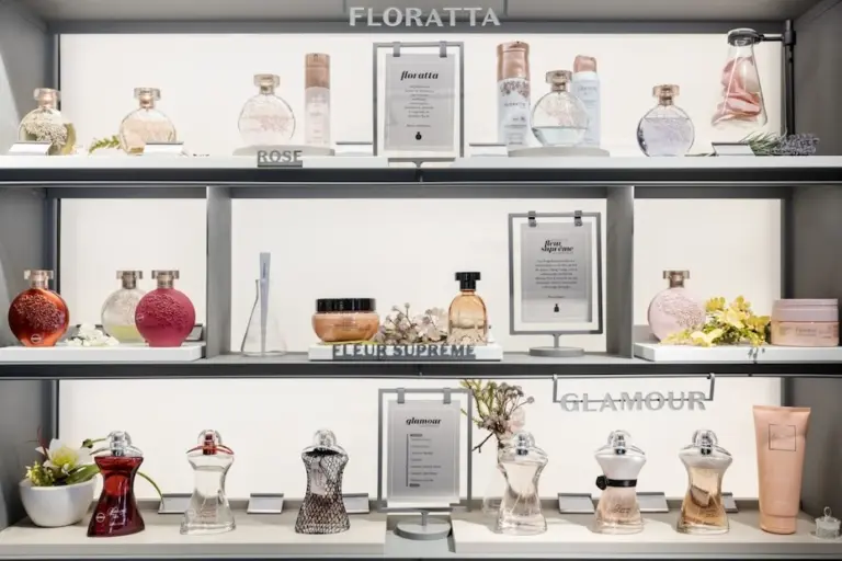 Inspirado na tendência de layering, Boticário aposta em expertise de perfumaria para promover combinações de fragrâncias