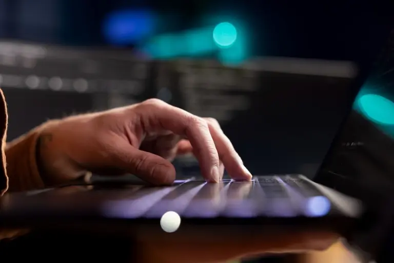 A velocidade que converte: como a performance da hospedagem impacta tráfego e conversões