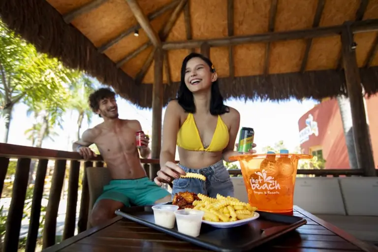 Bangalô ou cabana? Escolha o refúgio VIP no Hot Beach Olímpia