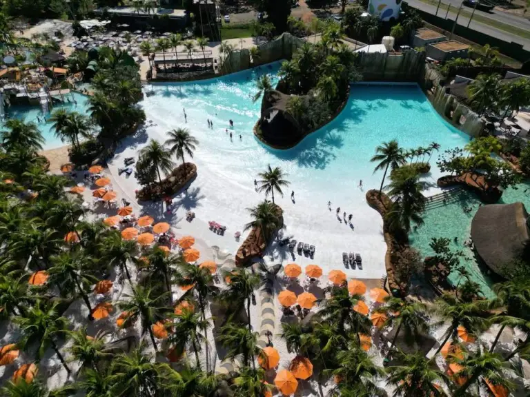 Praia artificial remodelada e planetário são atrações do Hot Beach Olímpia para férias de julho