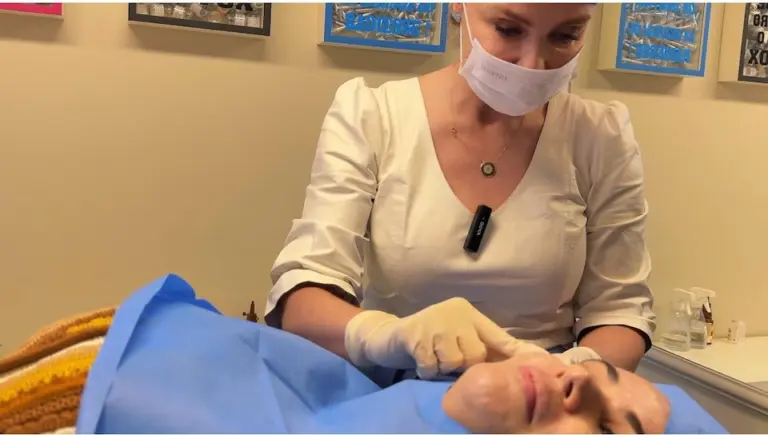 Especialistas alertam para riscos de flacidez na pele após uso de canetas emagrecedoras