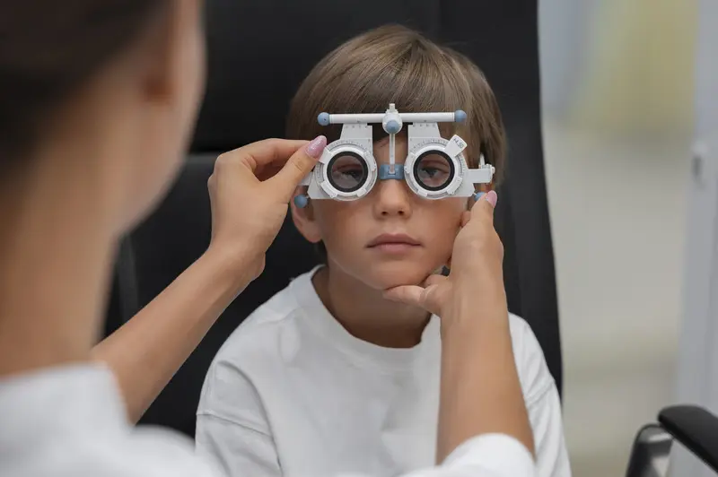 Lentes de contato especiais ajudam a frear a progressão da miopia