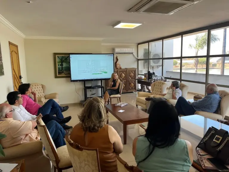 Reunião com arquiteta define projeto do Centro de Hemodiálise de Guaíra