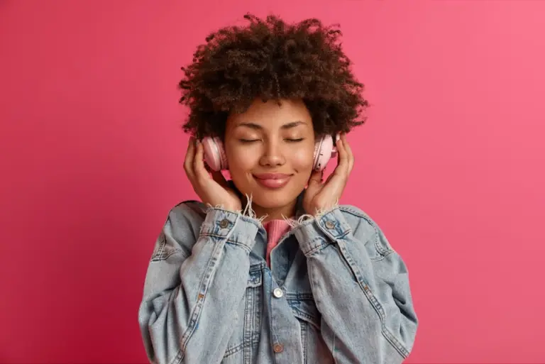 Cerca de 100 mil músicas são lançadas por dia- Como um artista pode se destacar no streaming?