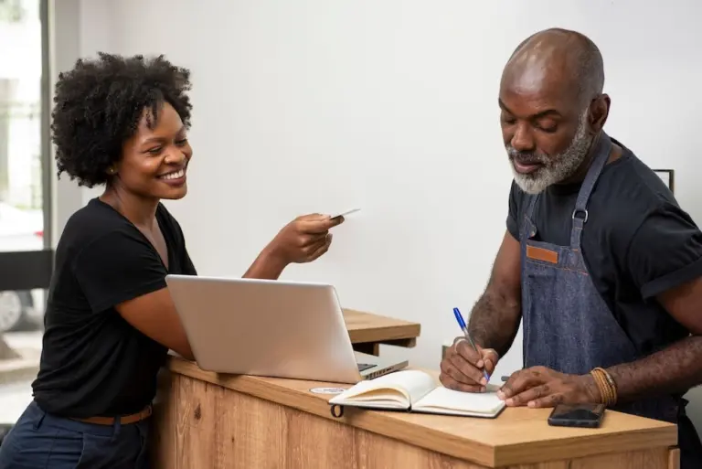 Dia do Cliente: do carrinho de compras à entrega, tecnologia redefine a experiência do consumidor brasileiro