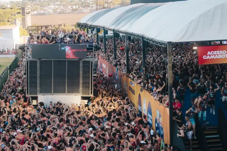 RP Folia reúne milhares de foliões em maratona de nove horas de axé em Ribeirão Preto