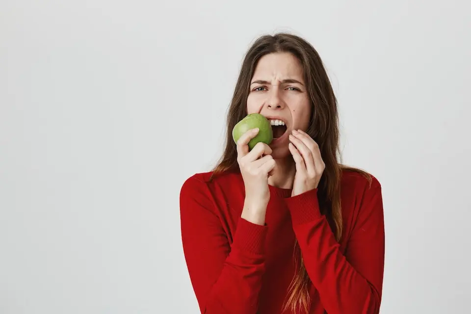 Saiba como alimentos ácidos podem prejudicar seus dentes e como se proteger