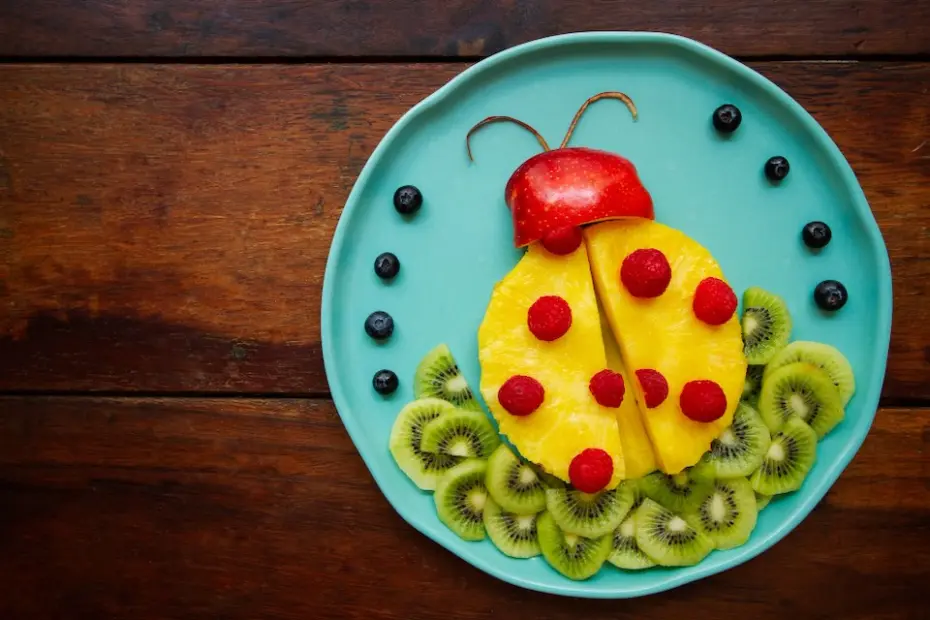 Alimentação na infância: saiba como incentivar e atrair os pequenos durante a refeição