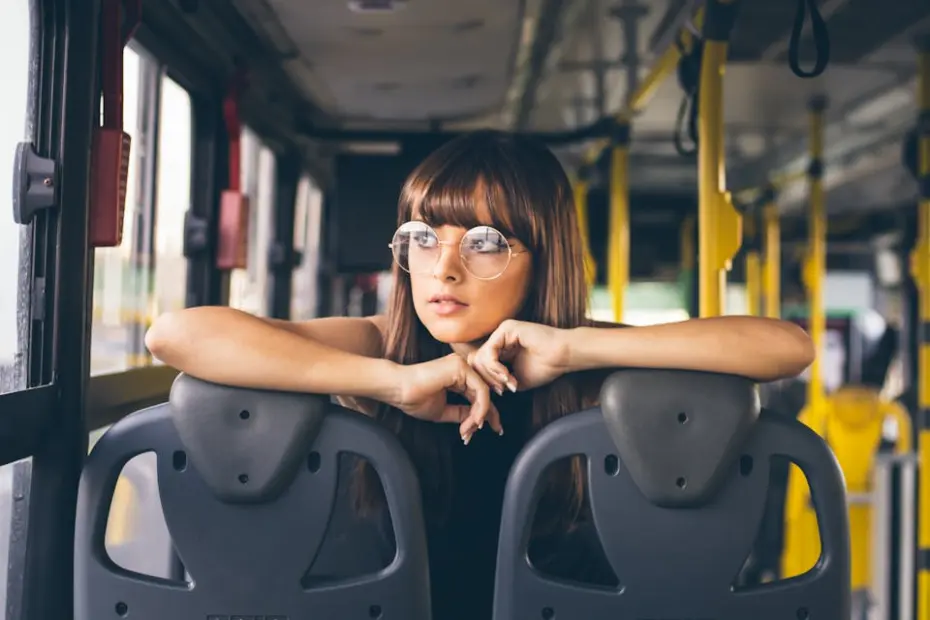 ClickBus explica como o viajante pode otimizar espaço e garantir que itens de segurança, higiene e entretenimento fiquem acessíveis durante todo o trajeto.