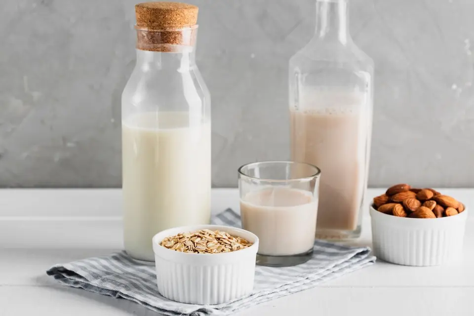 Integral, desnatado e vegetal- conheça 6 tipos de leite e saiba como incluí-los na alimentação e receitas