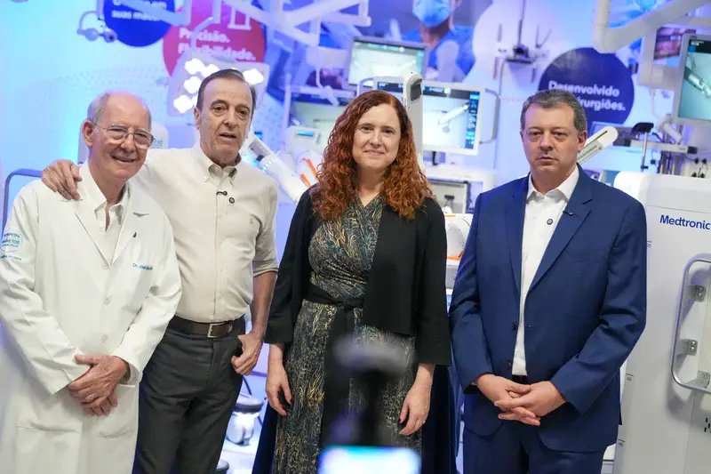 Medtronic e IRCAD inauguram primeira sala de treinamento em cirurgia robótica com sistema Hugo™ RAS na América Latina