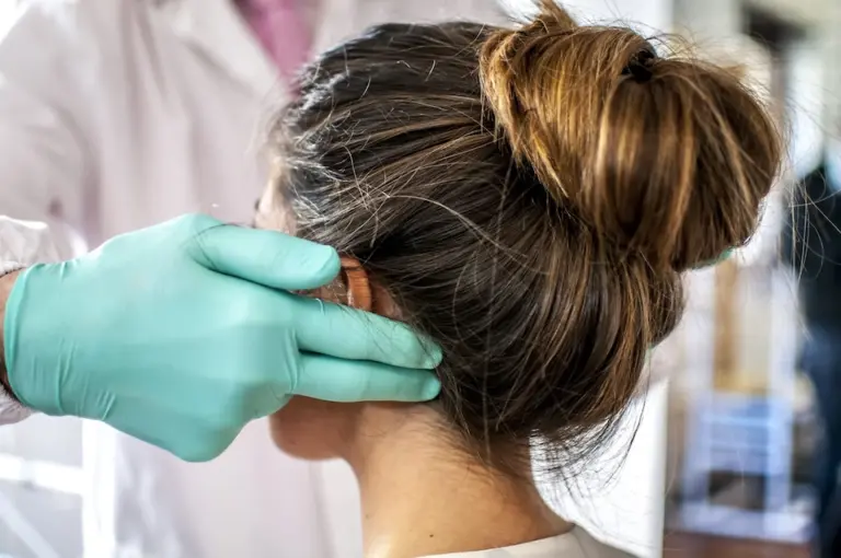 Meningite: infectologista esclarece mitos e reforça importância da vacinação