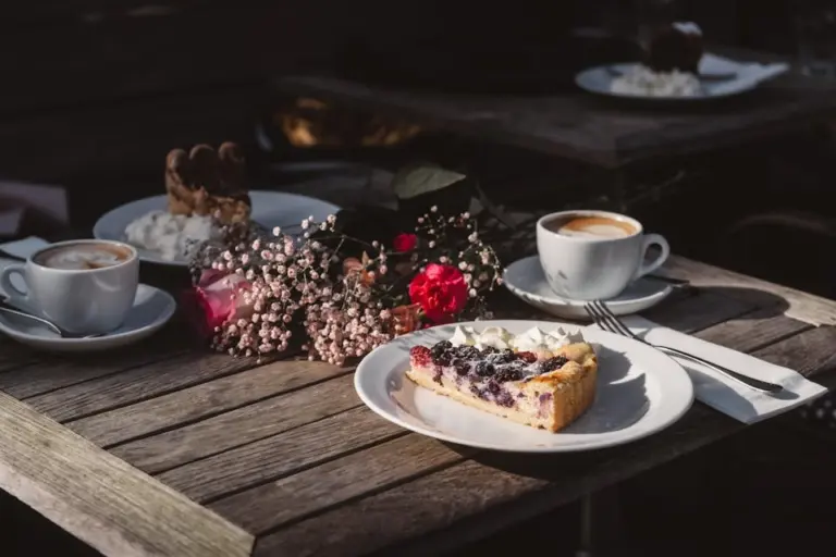 O que comer no café da manhã para começar o dia com energia e foco
