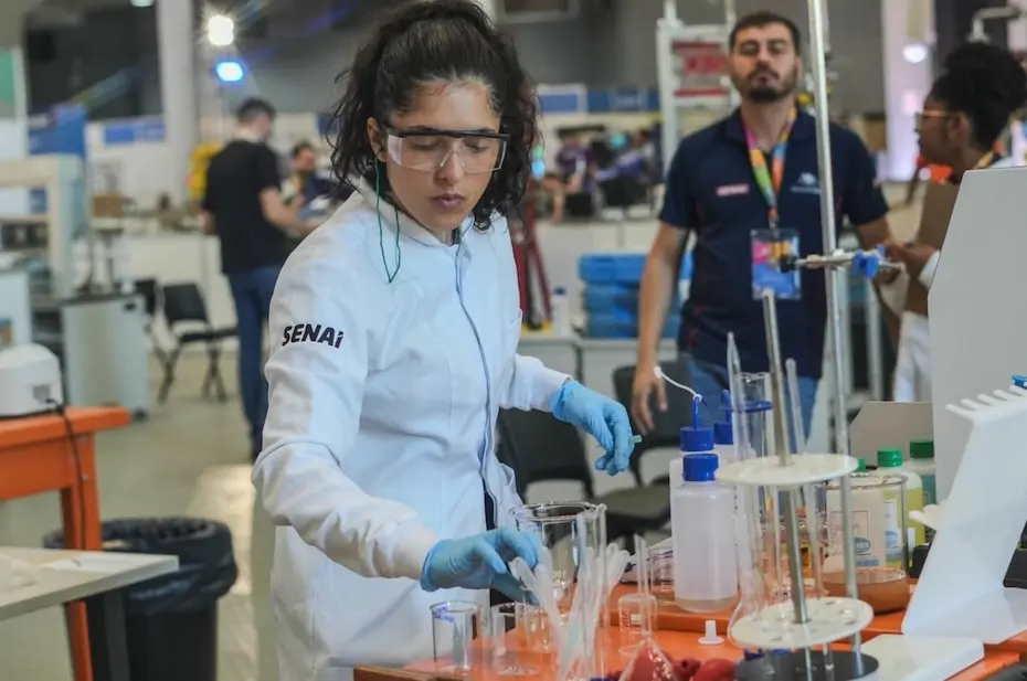 SENAI está com mais de 52 mil vagas abertas em cursos presenciais e a distância; confira oportunidades por estado