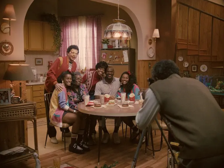 Pague 1 e leve 2: Méqui Friday tem McChicken e Sundae em dobro