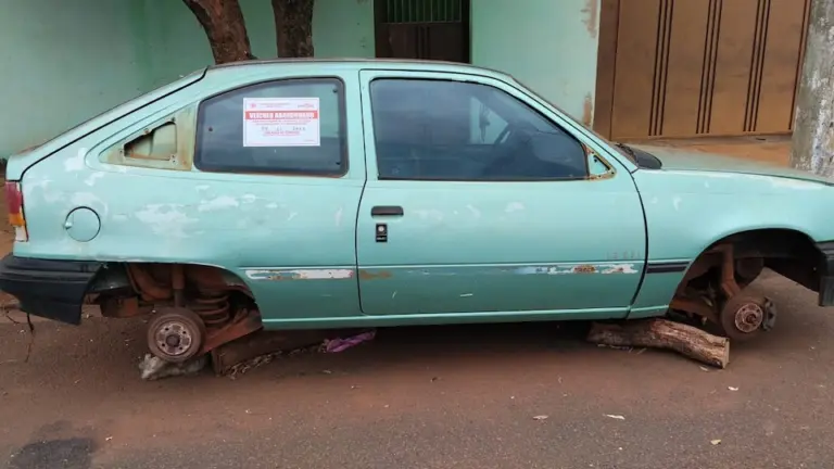 Prefeitura de Guaíra intensifica operação contra veículos abandonados nas vias públicas