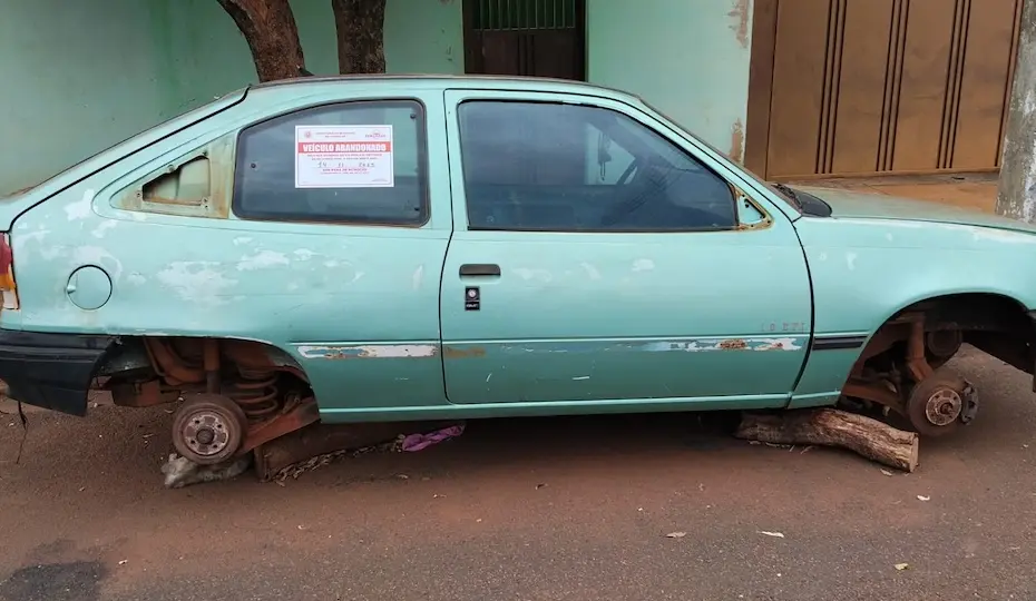 Prefeitura de Guaíra intensifica operação contra veículos abandonados nas vias públicas