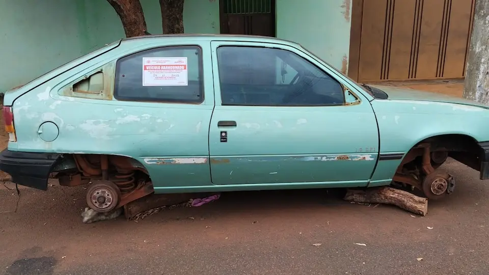 Prefeitura de Guaíra intensifica operação contra veículos abandonados nas vias públicas