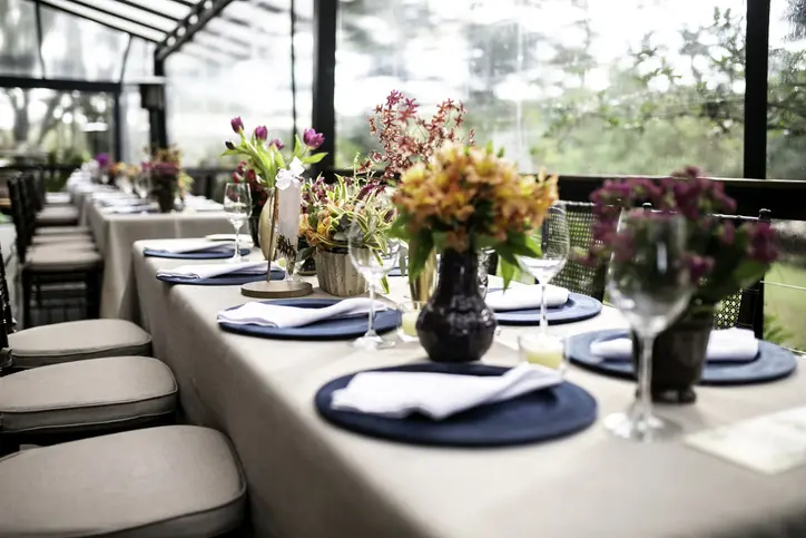 Ideias criativas e inusitadas de como usar flores na decoração de festas e eventos