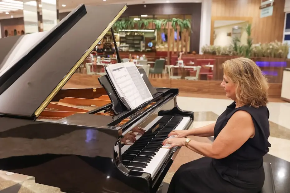 Concertos de piano embalam o clima de Natal no RibeirãoShopping em dezembro