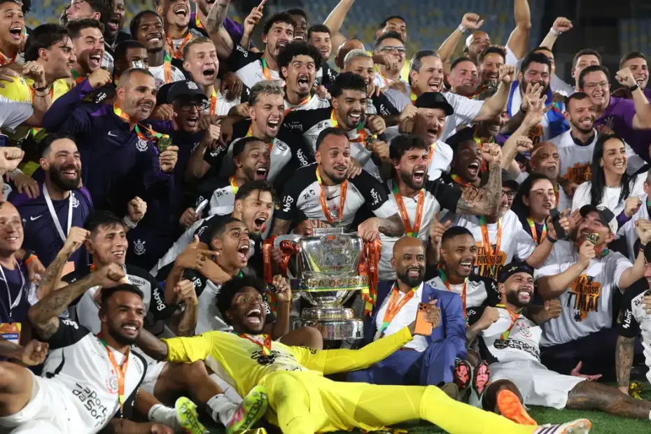 Timão bate o Vasco por 2×1 no Maracanã e levanta a taça pela quarta vez na história da competição nacional.