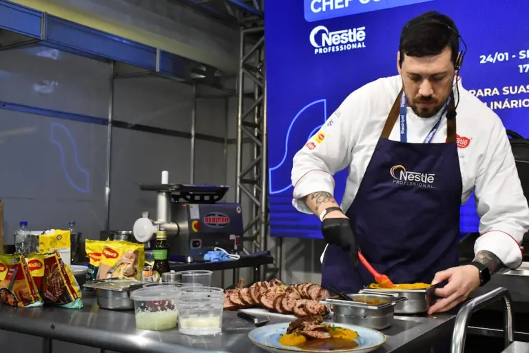 EXPO Plastripel confirma Cozinha Show com novidades tecnológicas, boas práticas e presença de chefs renomados