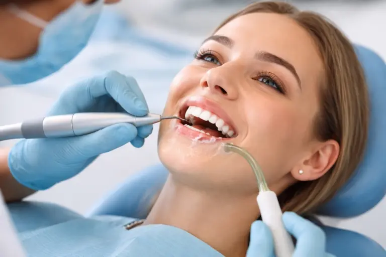 Saúde começa pela boca: especialista explica por que a limpeza profissional vai além do sorriso