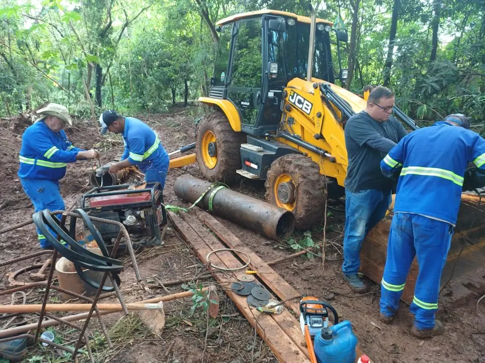 Falta d’água em Guaíra: equipes trabalham desde a madrugada na adutora do Córrego das Antas