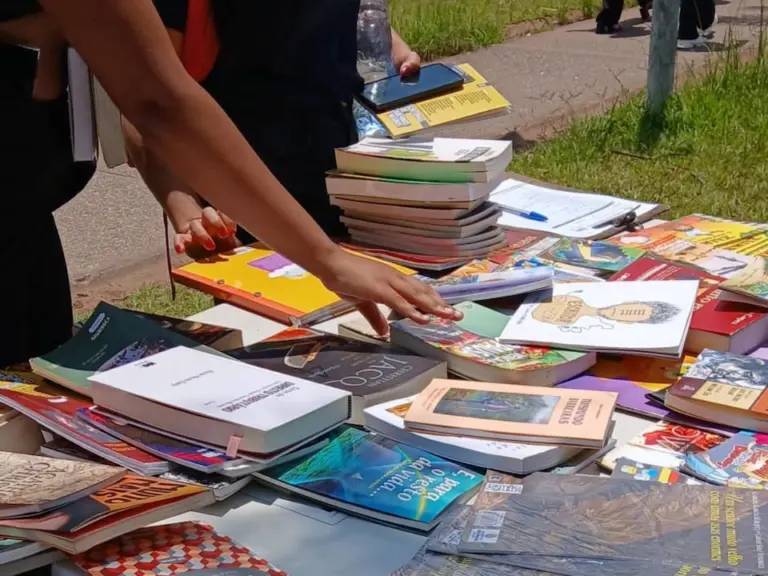 Feiras de doação de livros movimentam São Paulo nesta semana com obras da Todavia e Record