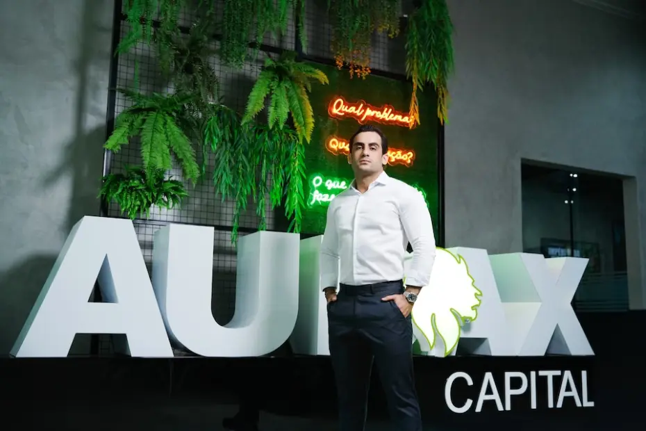 Salários de até R$ 25 mil: Empresa de Goiás abre 15 novas vagas