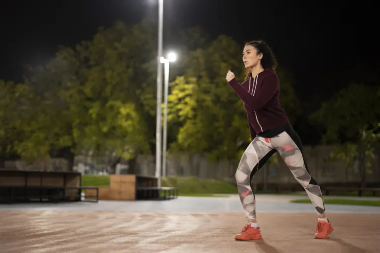 Treino à noite pode atrapalhar o sono? Estudo amplia alerta sobre horário e intensidade