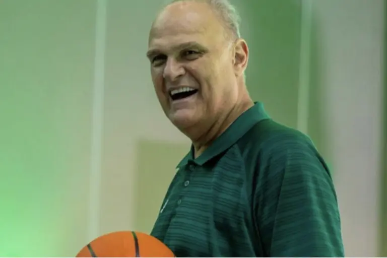 Oscar Schmidt recebeu diagnóstico de Câncer cerebral em 2011; saiba mais sobre a doença