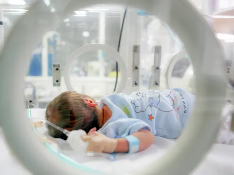 Caso em UTI neonatal expõe desafio silencioso das infecções hospitalares