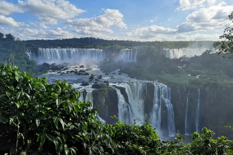 Foz do Iguaçu: natureza impressionante e experiências únicas na tríplice fronteira