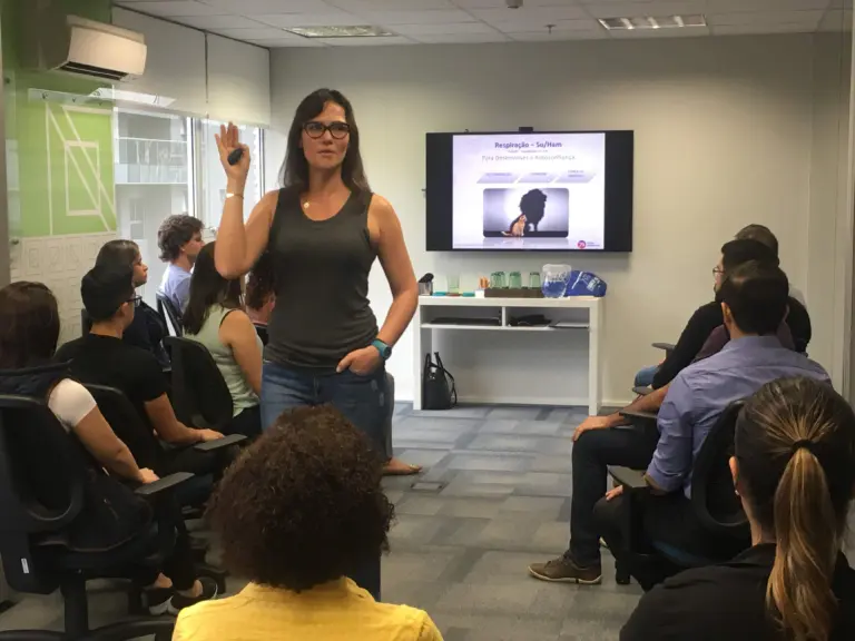 Empresas adotam respiração como ferramenta para reduzir estresse e aumentar produtividade