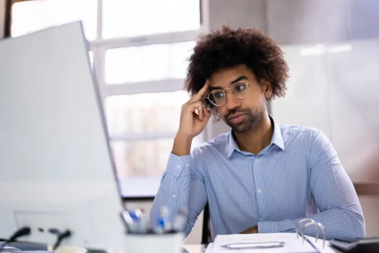 Maioria dos profissionais já tiveram boas ideias com IA, mas 9 em cada 10 sentem que ainda não conseguem executá-las