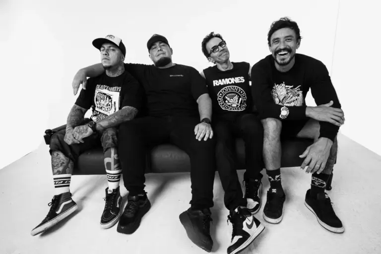 Guns N’ Roses: Iguatemi São José do Rio Preto aquece show de rock da cidade com noite de autógrafos da banda Raimundos