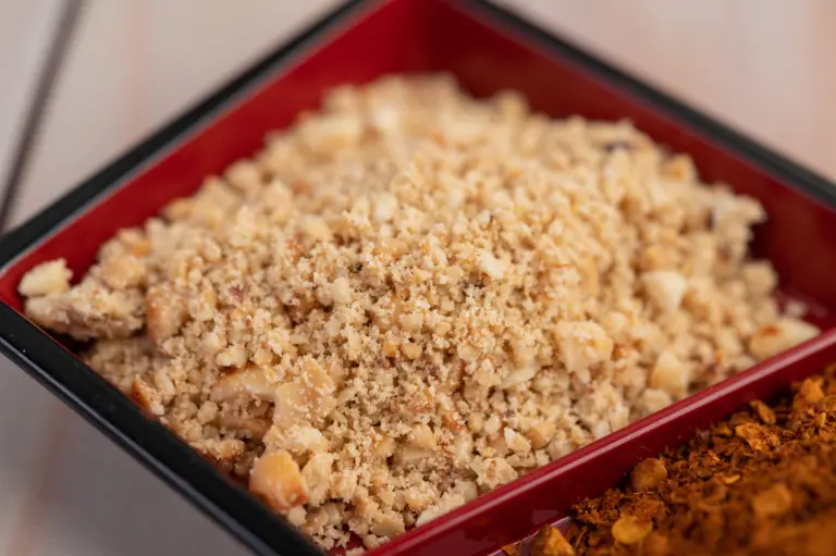 Muito além da carne: 3 receitas de farofas diferentonas para surpreender no seu churrasco