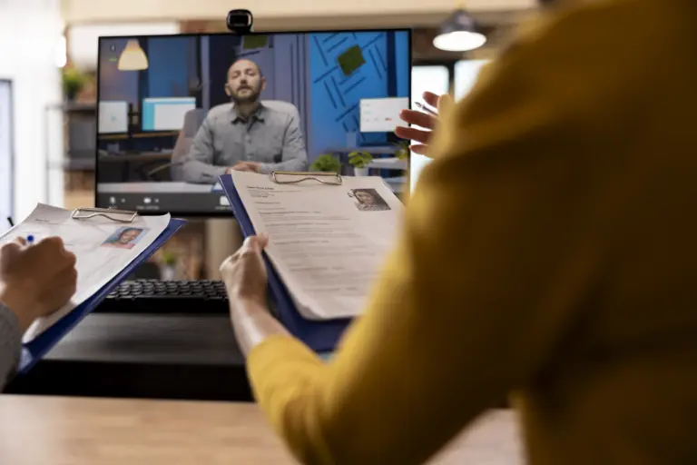 Sólides lança IA que simula entrevistas de emprego e prepara candidatos para processos seletivos