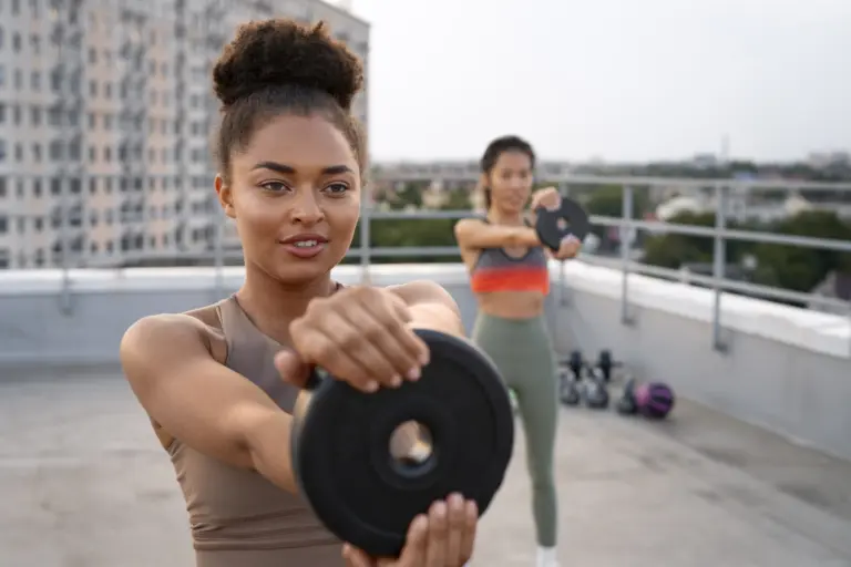 Do crossfit à corrida: por que o HYROX virou a nova obsessão das academias e o que isso revela sobre o futuro do mercado fitness