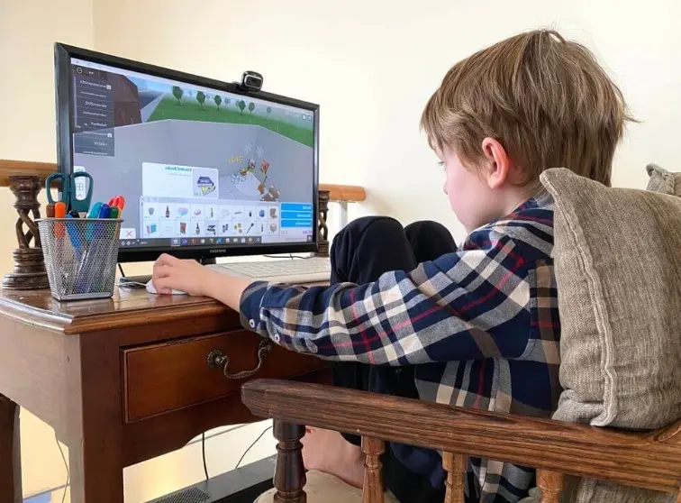 ALERTA DIGITAL: jogos online expõem crianças a riscos emocionais e comportamentais