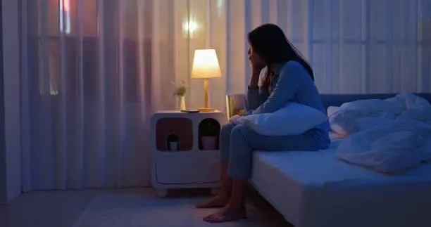 Acordar cansada mesmo depois de dormir pode ter explicação e nem sempre está no sono